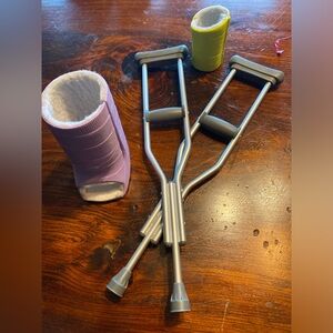 American girl casts and crutches!!